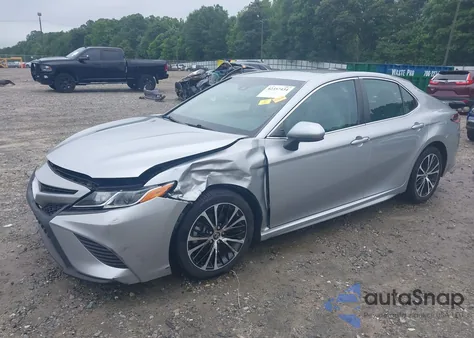 2018 Toyota Camry Se z USA, uszkodzony, nr VIN 4T1B11HK8JU033819